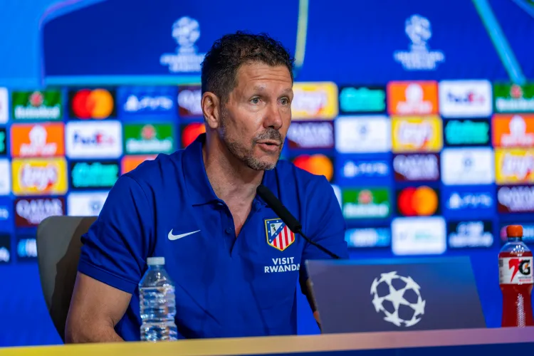Diego Simeone Manchester United clip at Old Trafford